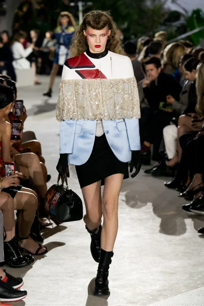Look 8